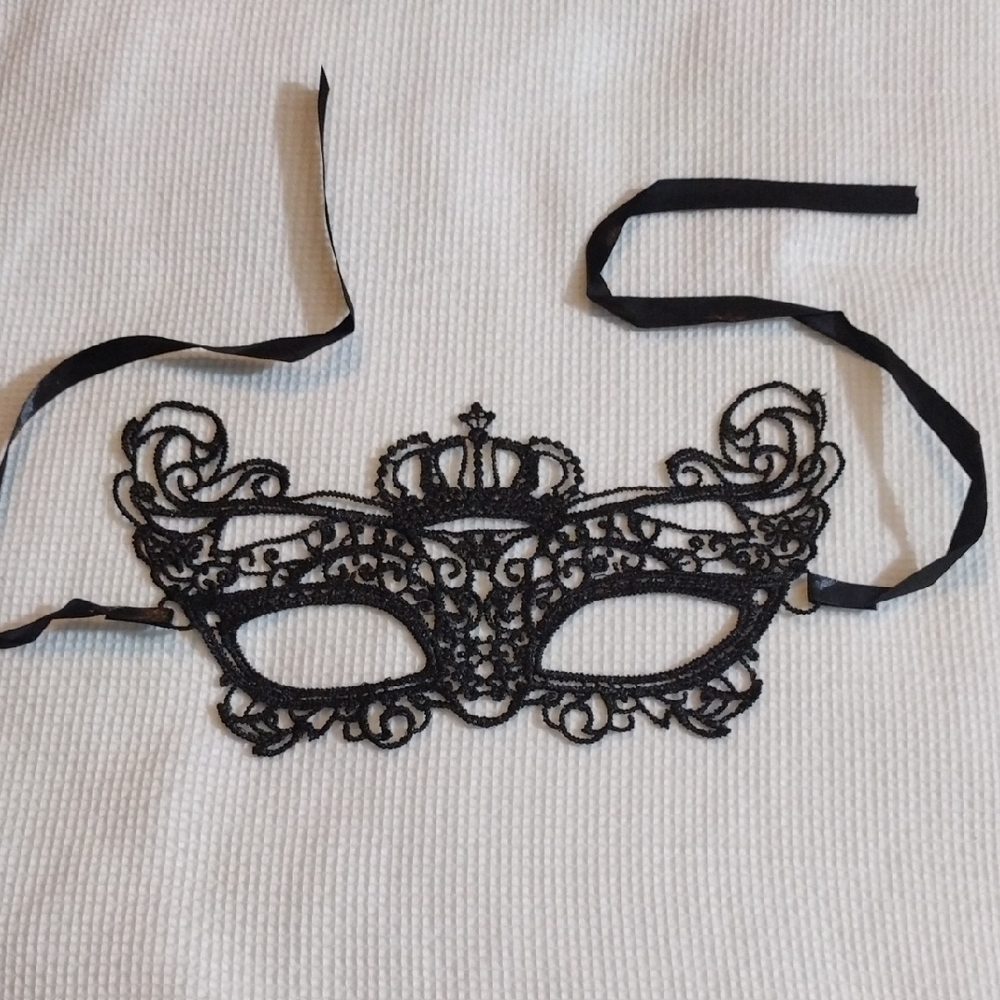 Elegant Black Lace Masquerade Mask